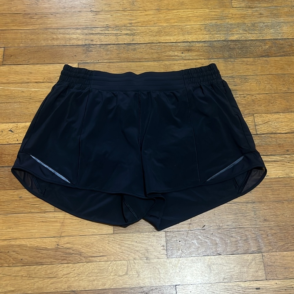 Lululemon Curvy Fit Hotty Hot Shorts High-Rise Long in Black, size 14 - Picture 2 of 16